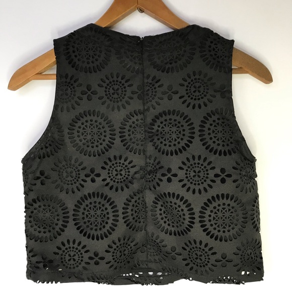 C’EST MOI CROP TOP - Picture 2 of 3